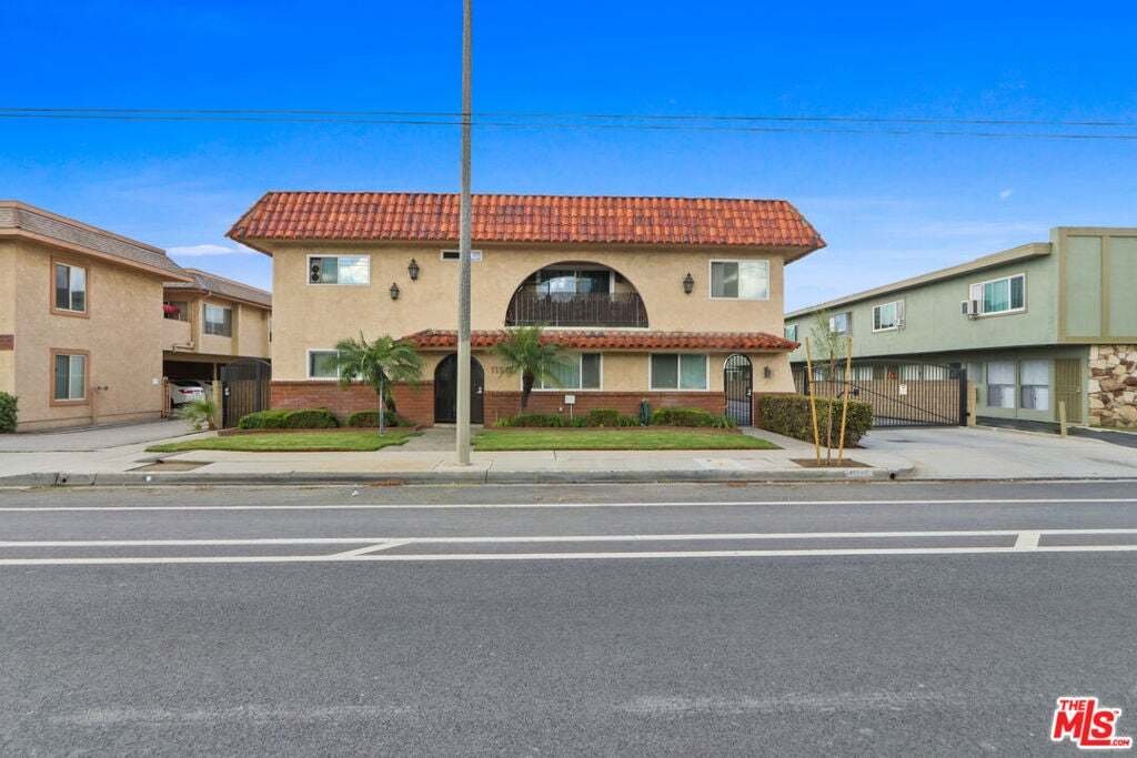 Downey, California, United States 1 - 19185269