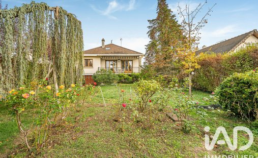 House in Houssières, Châtenay-Malabry, France 1