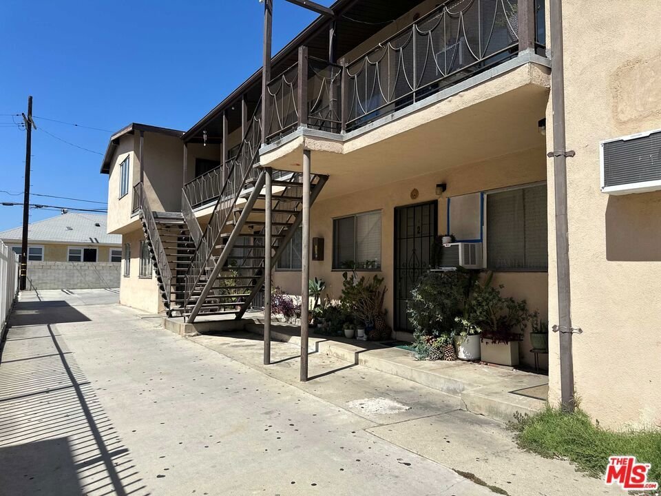 Los Angeles, California, United States 2 - 19185297