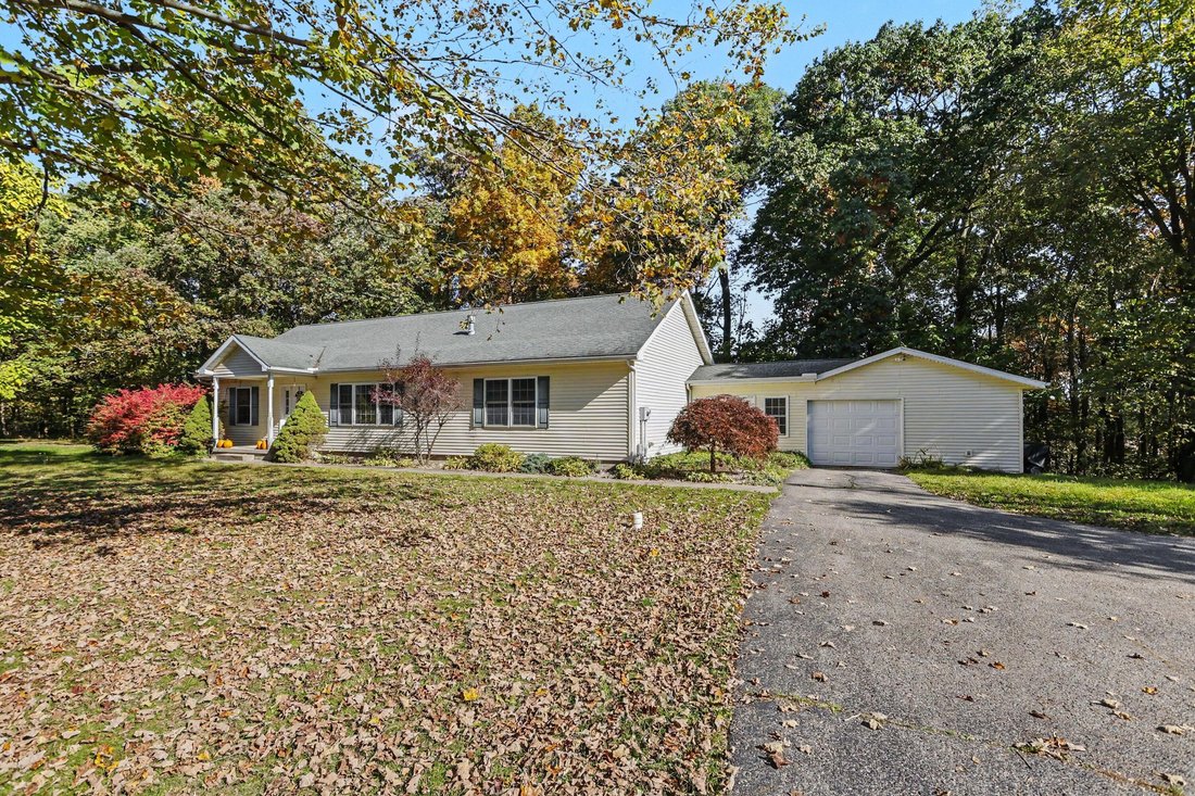 House in Dowagiac, Michigan, United States 2 - 19188728