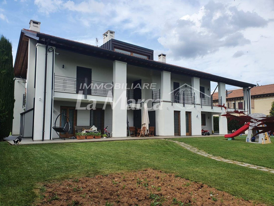 Villa in Montebelluna, Venetien, Italien 3 - 19184847