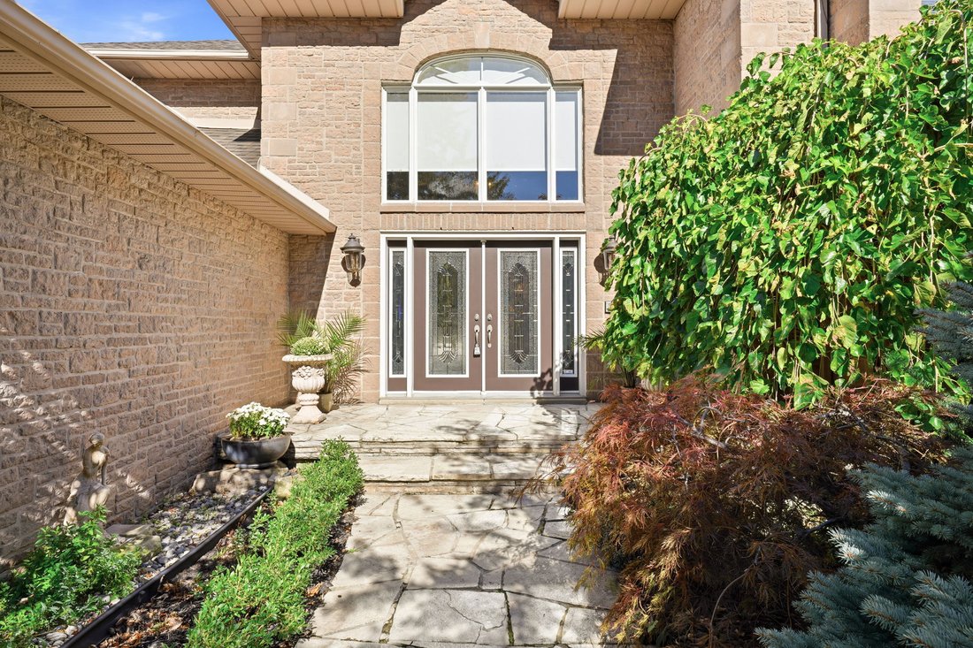 House in Hamilton, Ontario, Canada 3 - 19184295