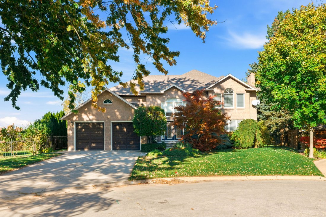 House in Hamilton, Ontario, Canada 1 - 19184295