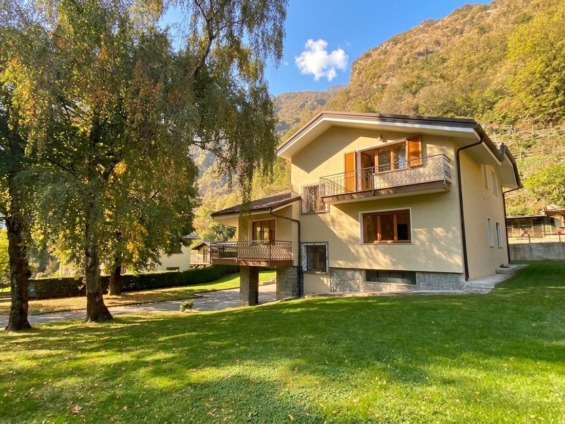 Casa en Arnad, Valle de Aosta, Italia 2 - 19193661