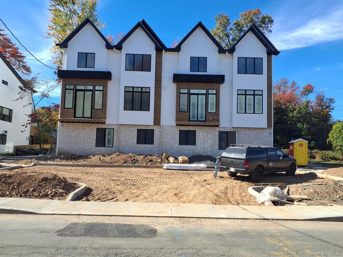 Condo in Spring Valley, New York, United States 1 - 19189846