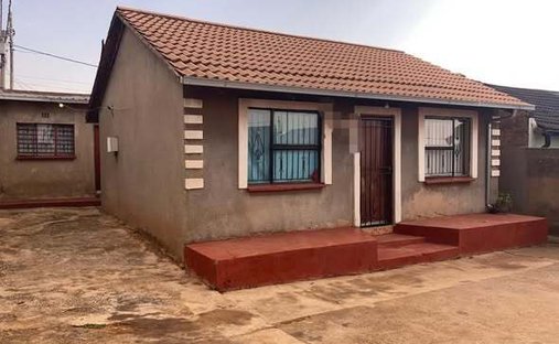 Country House in Orange Farm, Gauteng, South Africa 1