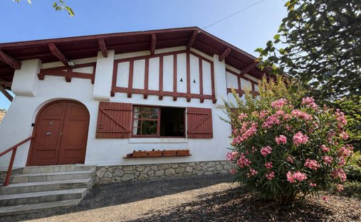 Villa in Aiguillon, Arcachon, France 1