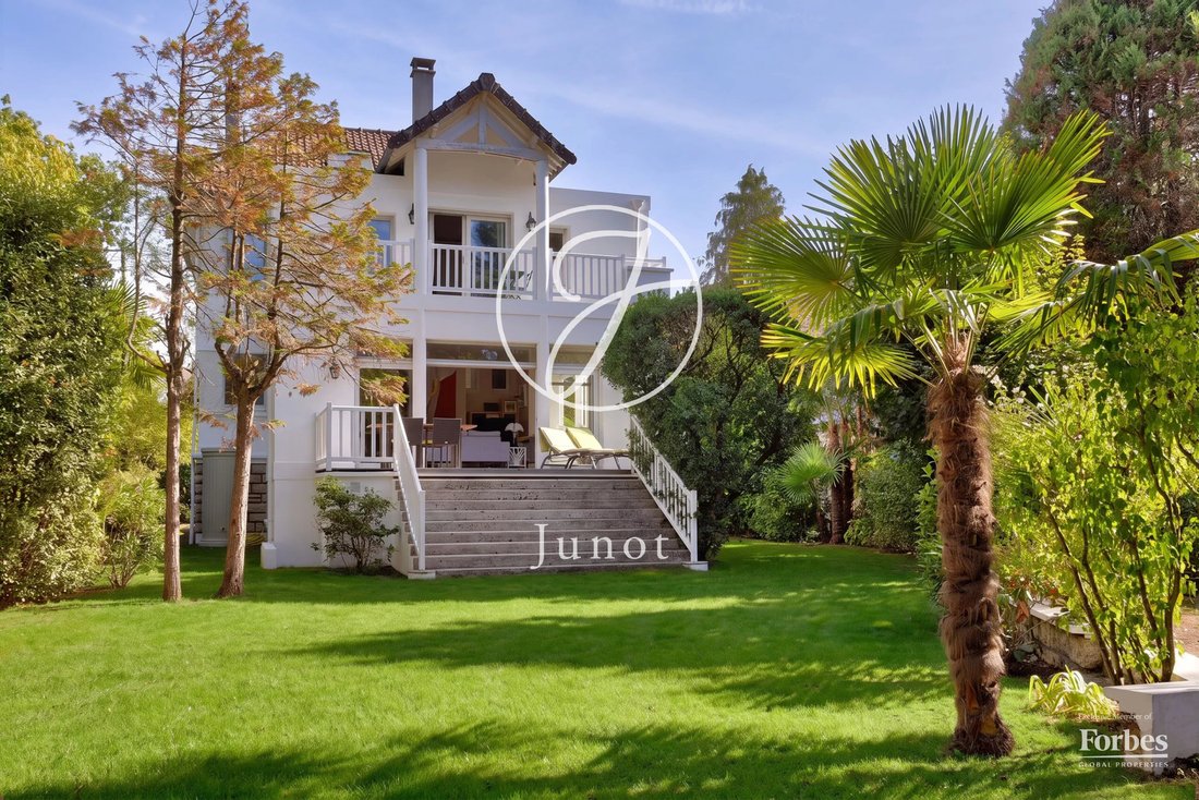 House in Le Vésinet, Ile-de-France, France 1 - 19193640