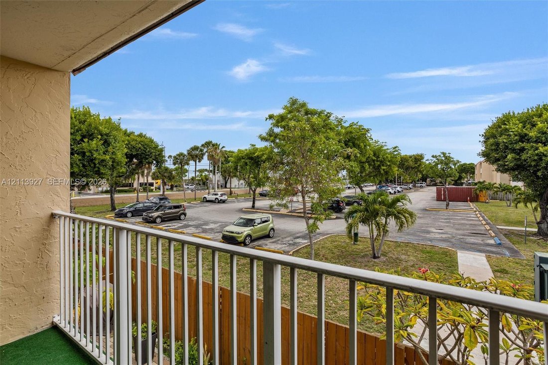 Condo in Miami Springs, Florida, United States 2 - 19193854