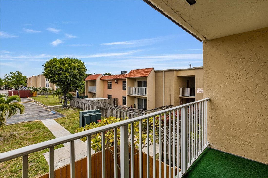 Condo in Miami Springs, Florida, United States 3 - 19193854