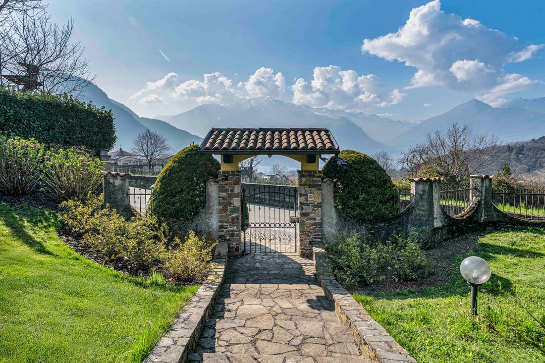 Villa in Colico Piano, Lombardy, Italy 1 - 19190594