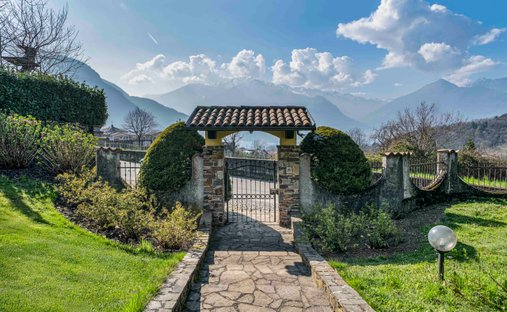 Villa in Colico, Lombardei, Italien 1