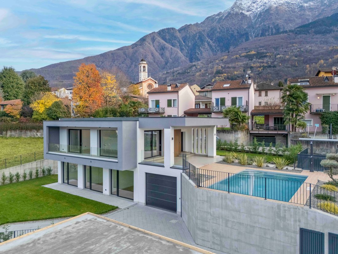 Villa in Colico Piano, Lombardy, Italy 2 - 19190288