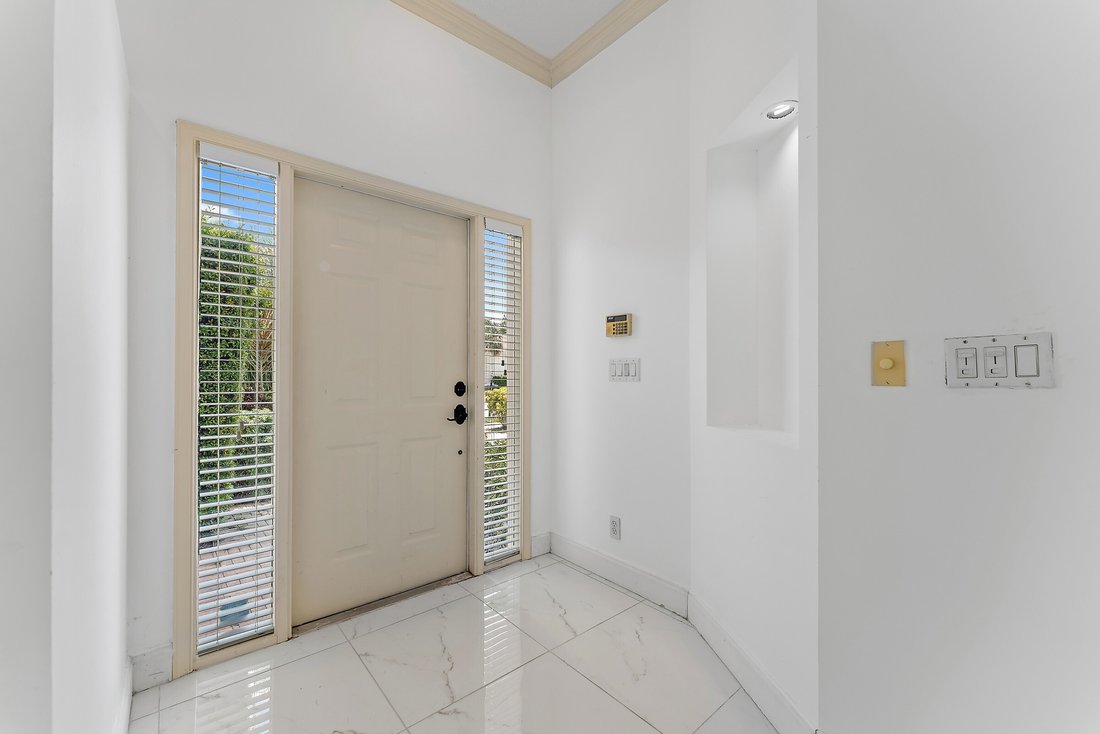 West Palm Beach, Florida, United States 4 - 19189571