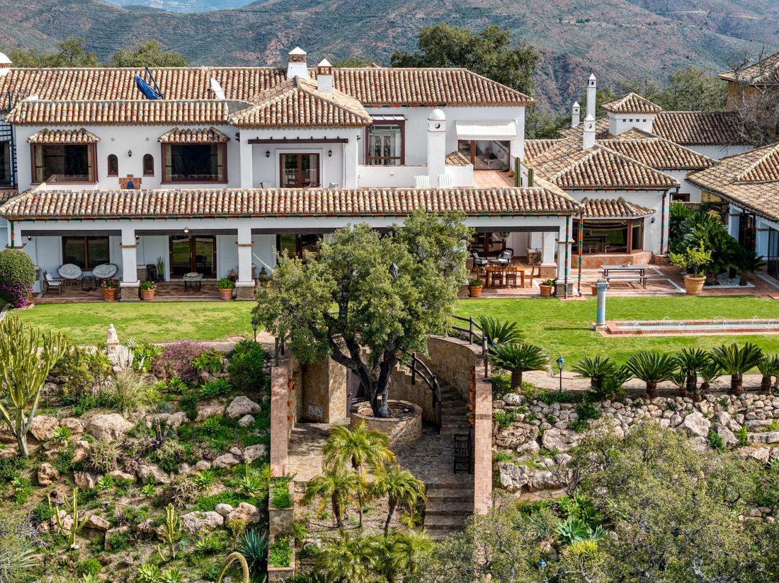 Villa in Elviria-Cabopino, Marbella, Spain 1 - 15709637