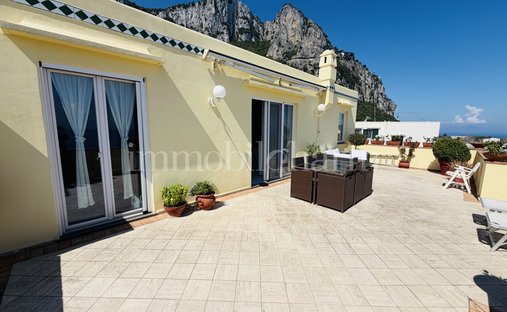Penthouse in Capri, Campania, Italy 1