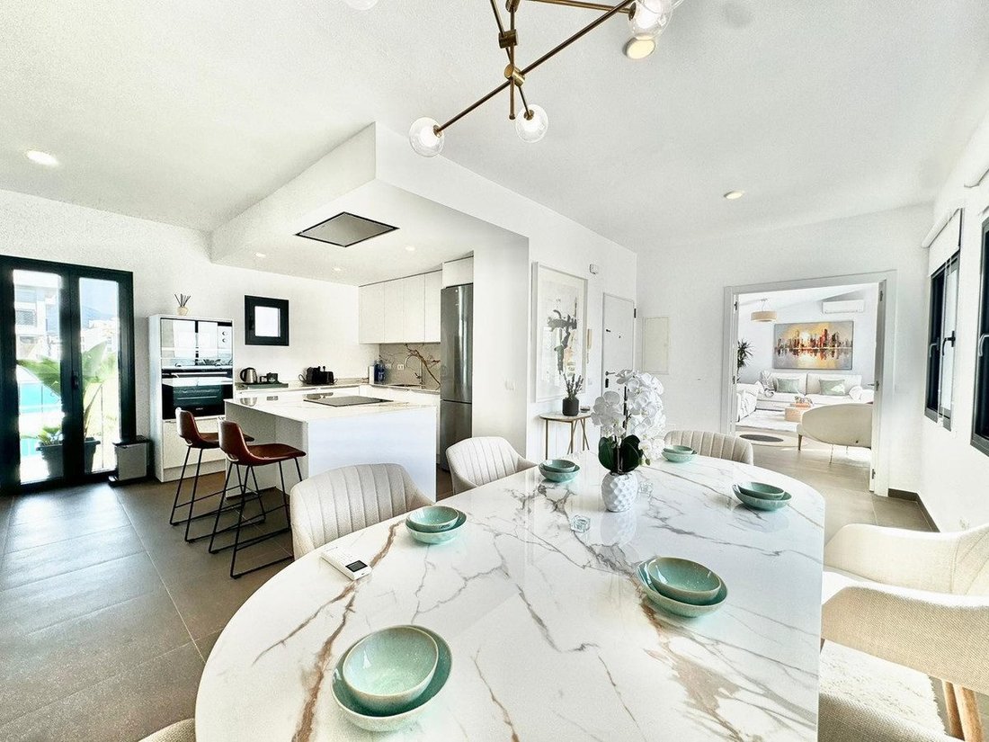 Apartamento en Playa Puerto Banús, Marbella, España 3 - 19190475