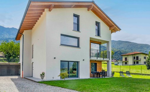 Villa a Colico, Lombardia, Italia 1