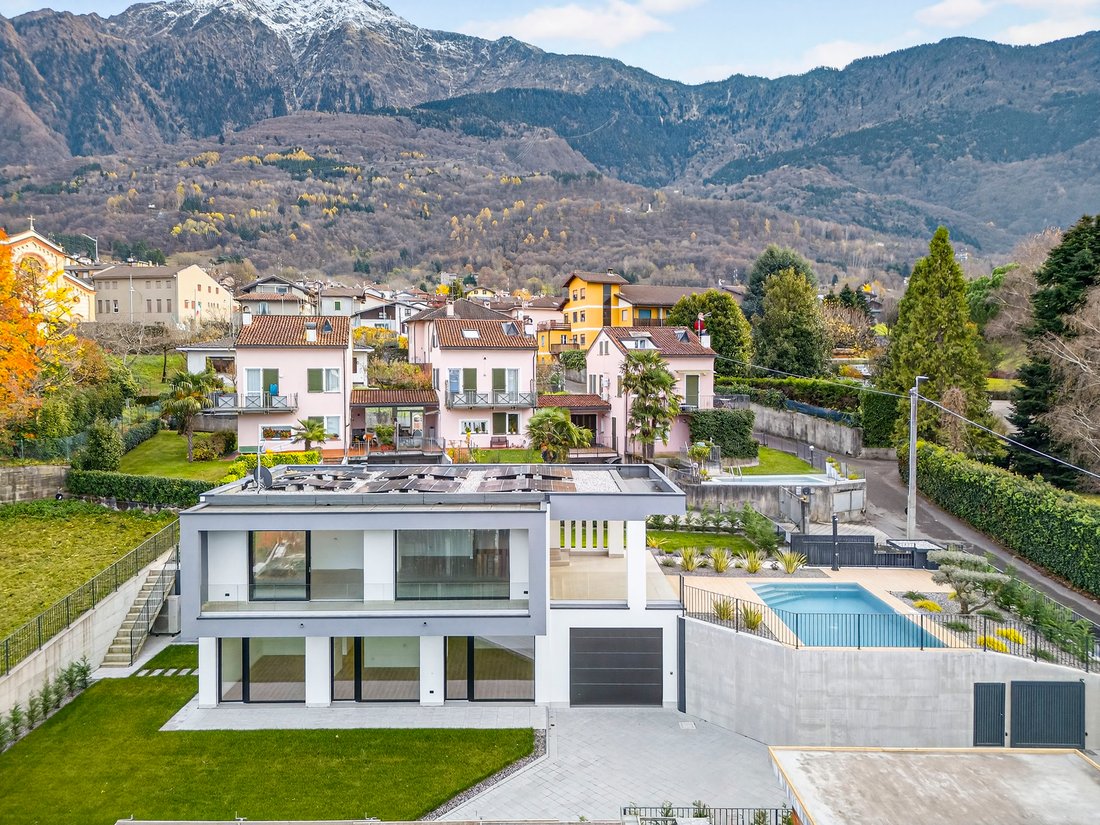 Villa in Colico Piano, Lombardy, Italy 1 - 19190288