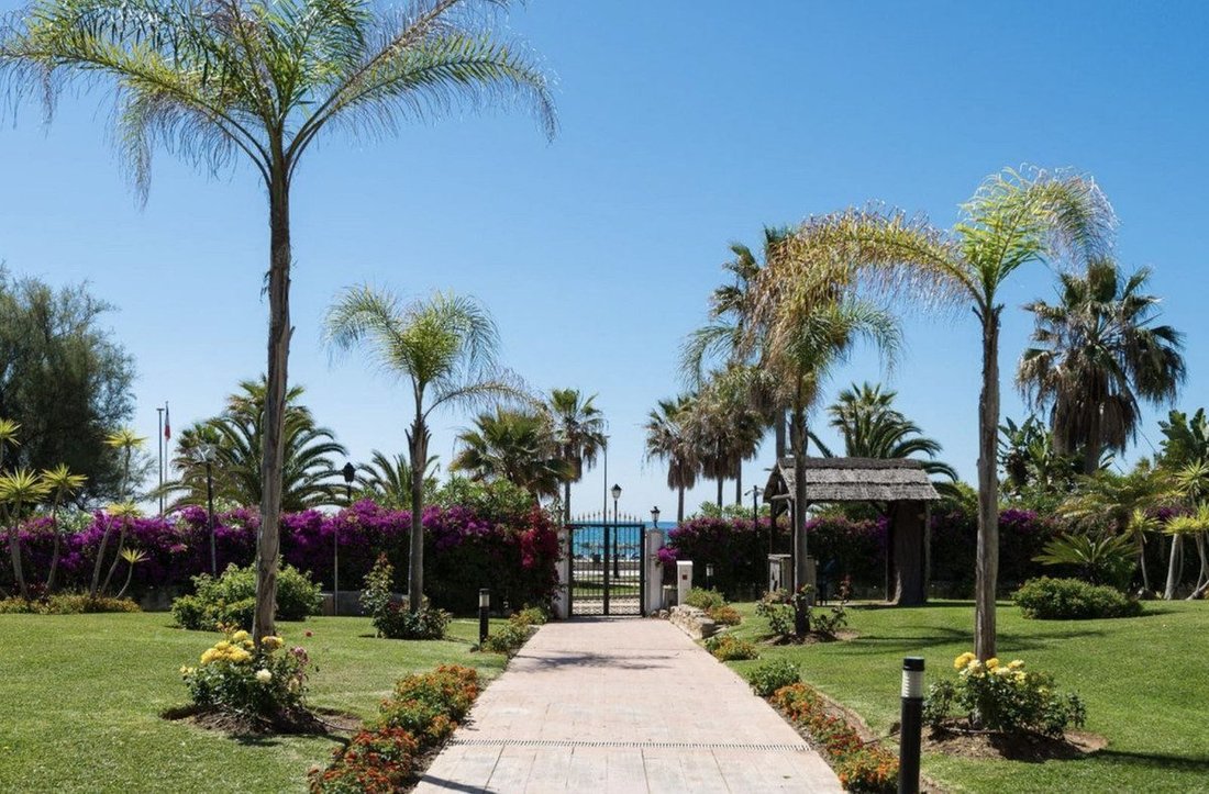 Apartamento en Playa Puerto Banús, Marbella, España 1 - 19190642