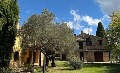 Landhaus in Apiro, Marken, Italien 1