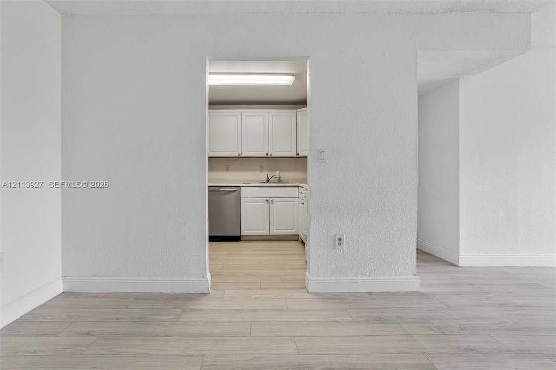 Condo in Miami Springs, Florida, United States 5 - 19193854