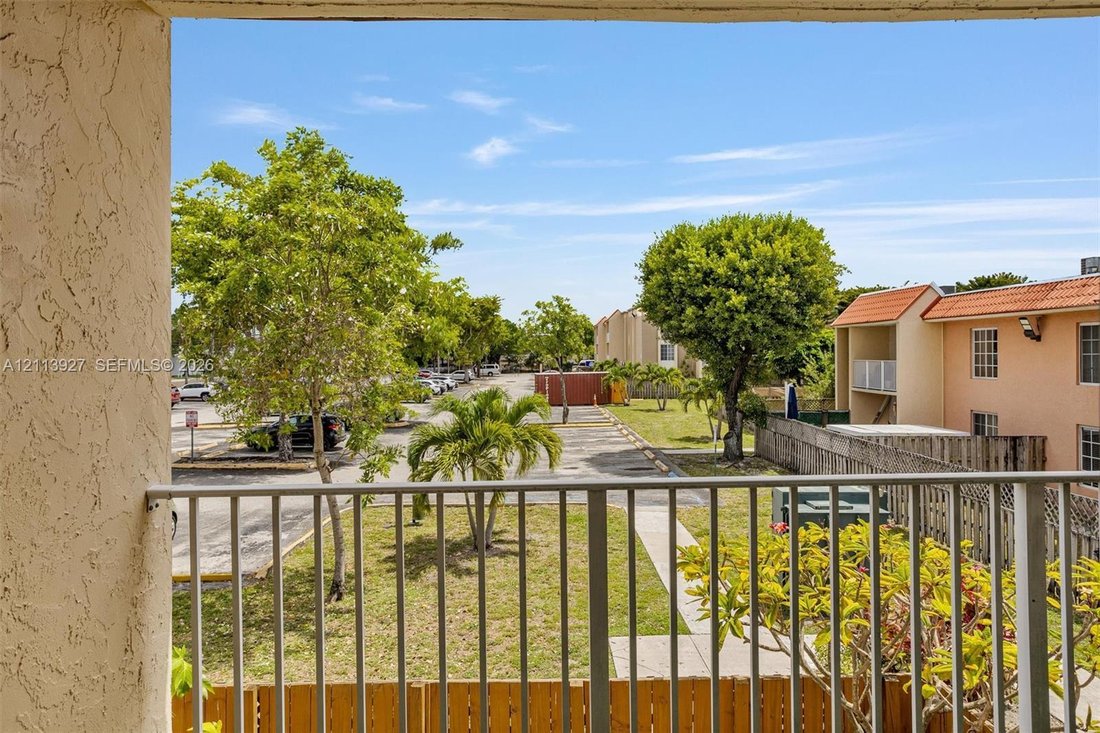 Condo in Miami Springs, Florida, United States 4 - 19193854