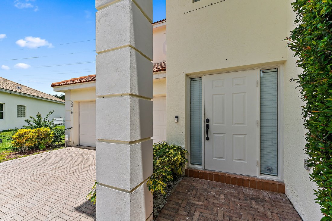 West Palm Beach, Florida, United States 3 - 19189571