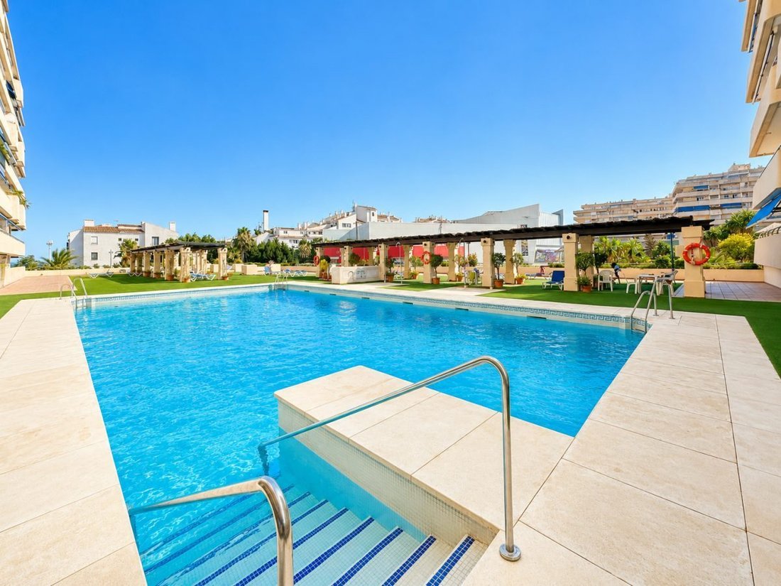 Apartamento en Playa Puerto Banús, Marbella, España 2 - 19191089