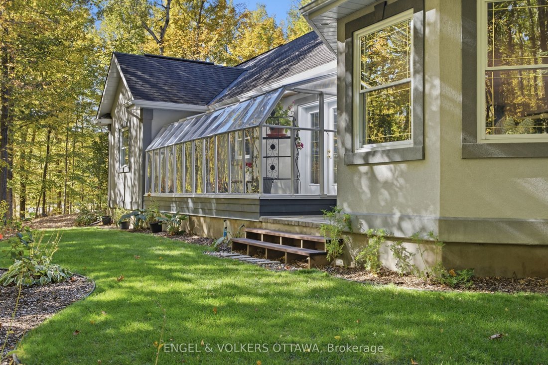 House in Ottawa, Ontario, Canada 5 - 19196199