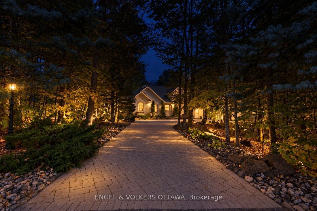 House in Ottawa, Ontario, Canada 4 - 19196199