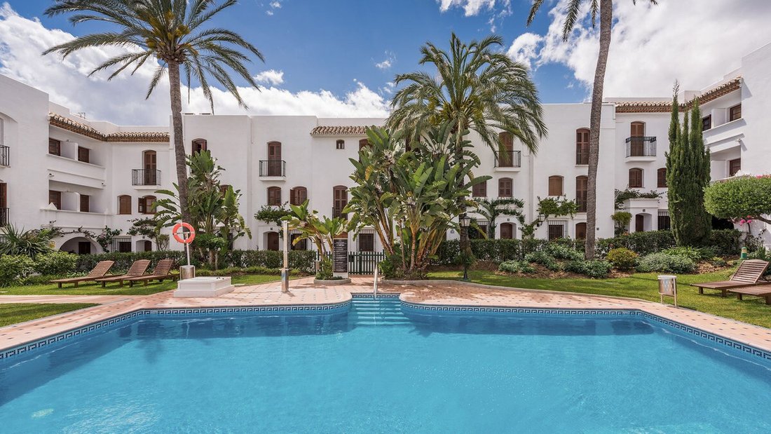House in Cancelada, Estepona, Andalusia 2 - 19195561