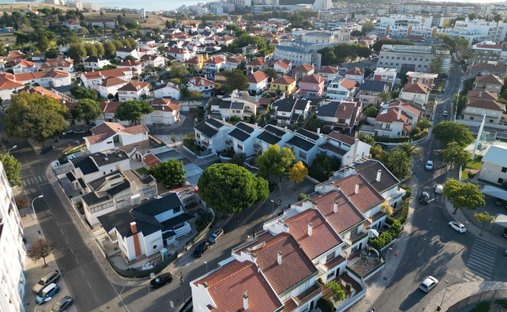 Townhouse in Alges, Lisbon, Portugal 1