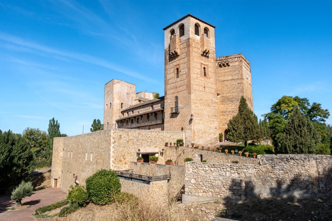 Castle in Condado de Castilnovo, Castile and Leon, Spain 3 - 19195679