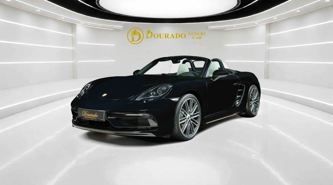 Cabriolet in Dubai, United Arab Emirates 3 - 19196104