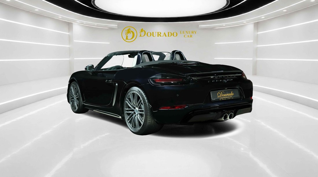 Cabriolet in Dubai, United Arab Emirates 4 - 19196104