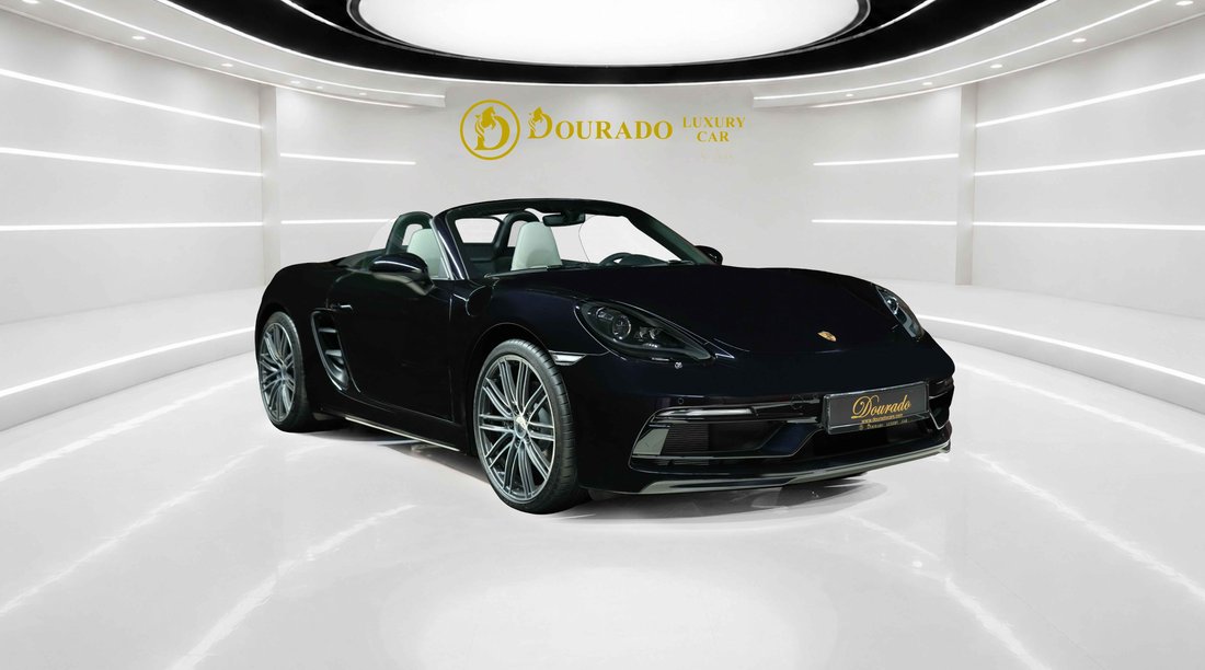 Cabriolet in Dubai, United Arab Emirates 1 - 19196104