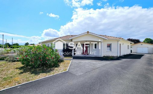 Maison à Est, Parempuyre, France 1