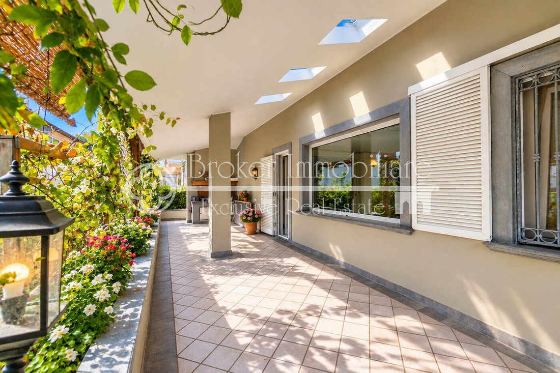 Villa in Lungomare, Viareggio, Tuscany 1 - 19196346