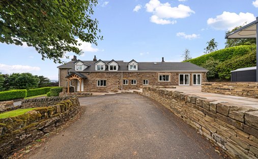 House in Shaw, Grasscroft, England 1