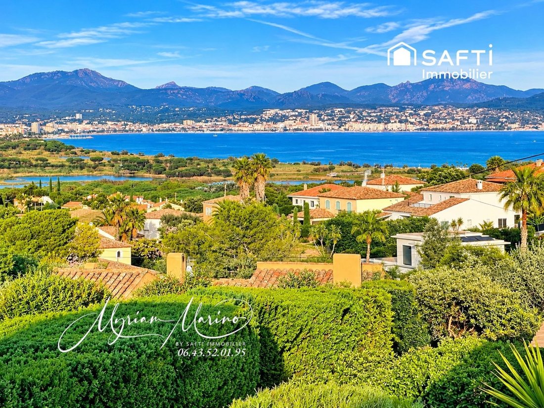 Casa en Fréjus, Provenza-Alpes-Costa Azul, Francia 1 - 19196943