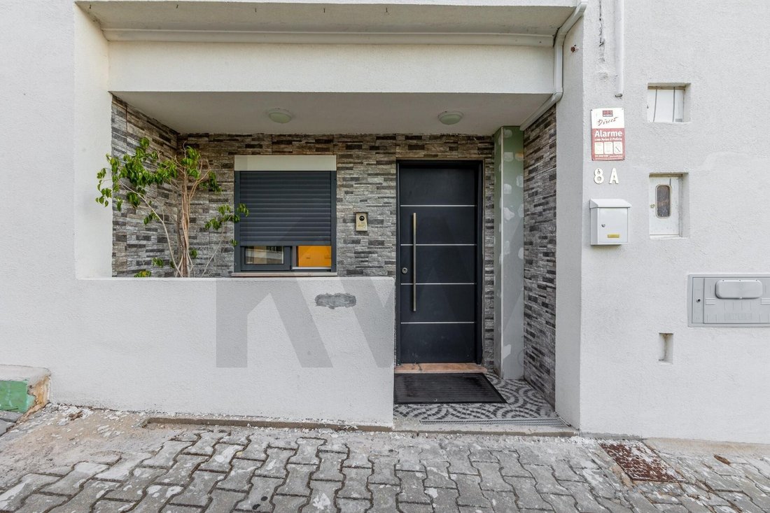 Townhouse in Charneca de Caparica e Sobreda, Setubal, Portugal 2 - 19196363