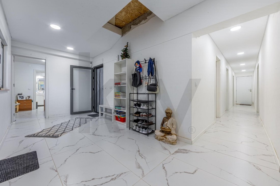 Townhouse in Charneca de Caparica e Sobreda, Setubal, Portugal 3 - 19196363
