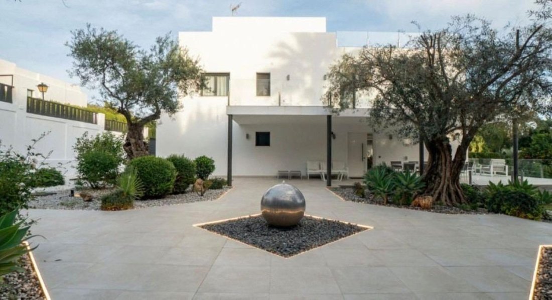 Townhouse en Nueva Andalucía, Marbella, España 2 - 19197240