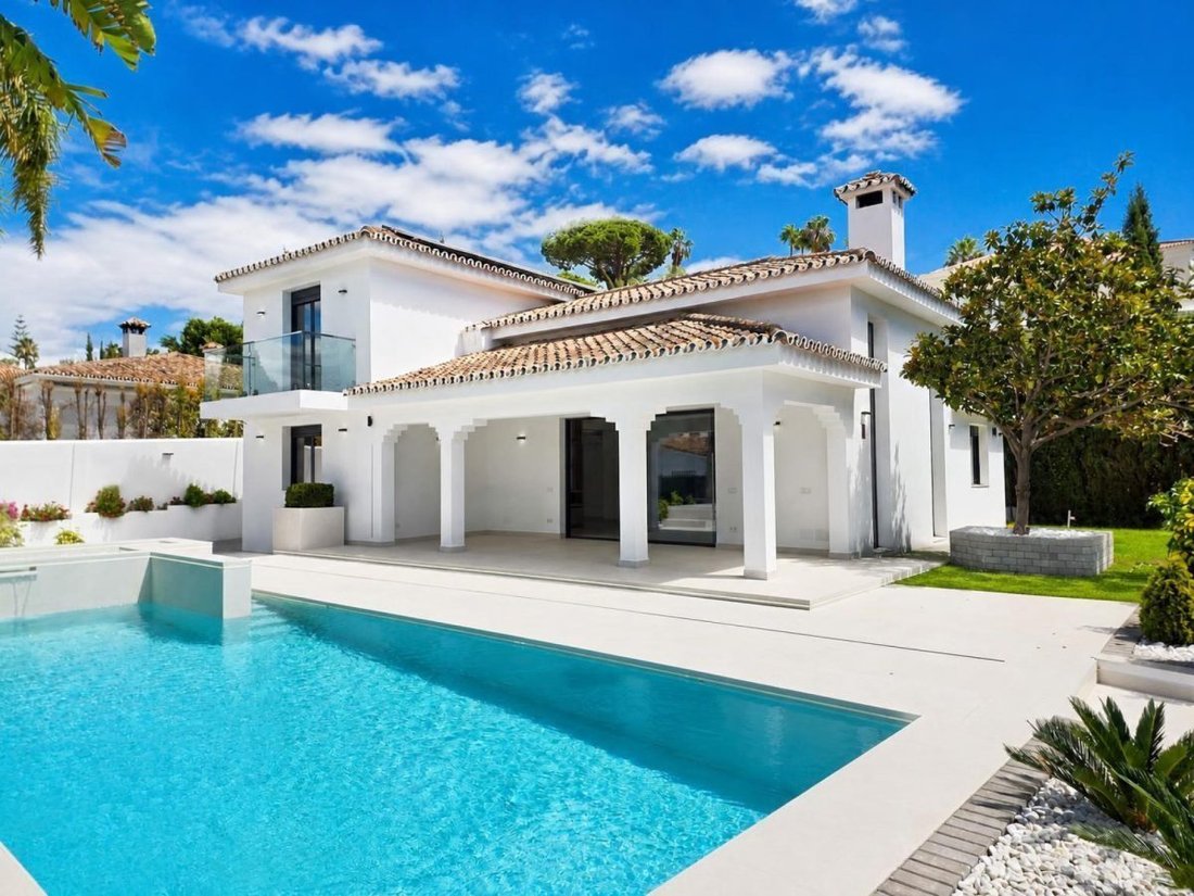 Villa in Guadalmina Alta, San Pedro de Alcantara, Spain 1 - 19197223