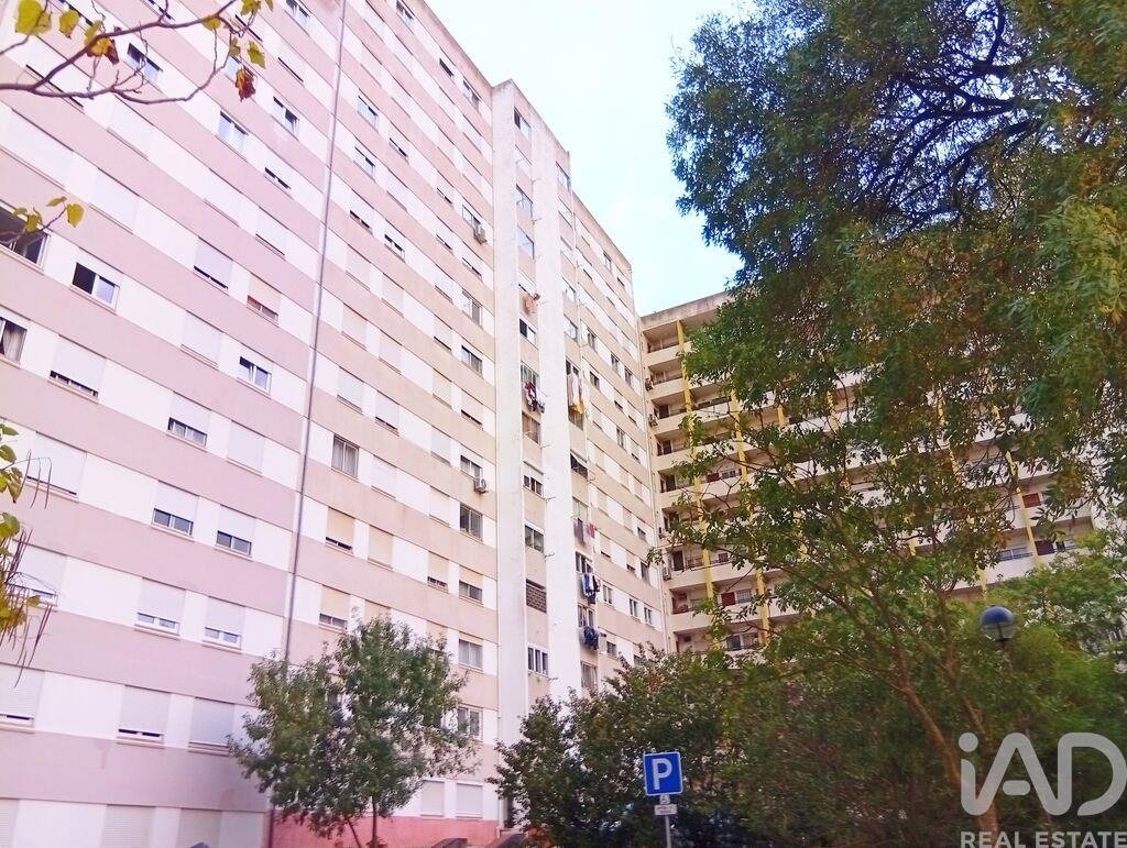 Wohnung in Santo António dos Cavaleiros, Lissabon, Portugal 1 - 19196469