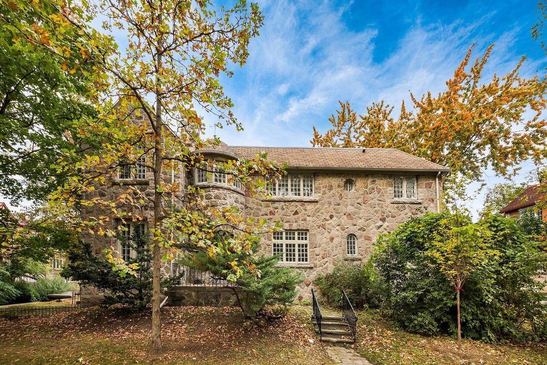 House in Montréal, Quebec, Canada 1 - 19197341