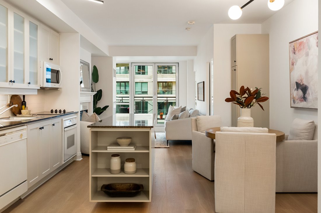 Condo in Toronto, Ontario, Canada 3 - 19197321