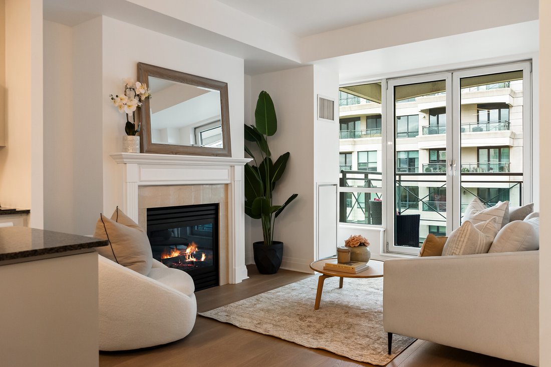 Condo in Toronto, Ontario, Canada 1 - 19197321