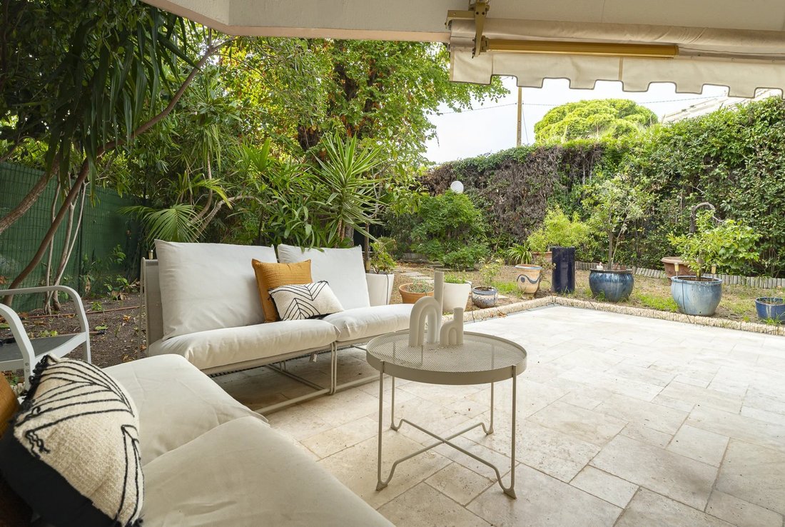 Apartment in La Source, Cannes, France 1 - 19199317